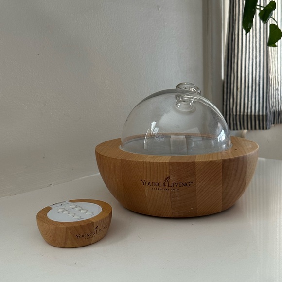 Young Living Aria Diffuser w/box - Picture 3 of 4
